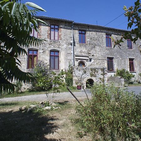 Bed and Breakfast Logis De Riparfonds Bressuire Esterno foto