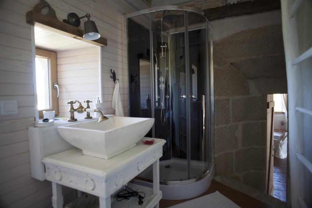 Bed and Breakfast Logis De Riparfonds Bressuire Esterno foto