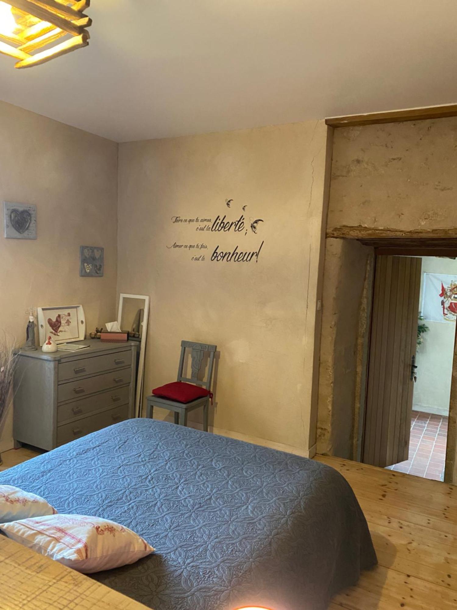 Bed and Breakfast Logis De Riparfonds Bressuire Esterno foto